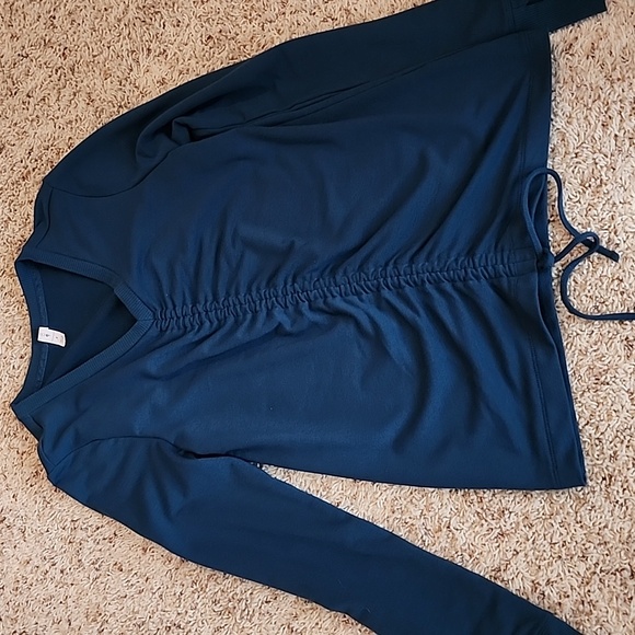 Ideology Ruched Front Thumbhole Knit Top Small - Picture 4 of 7